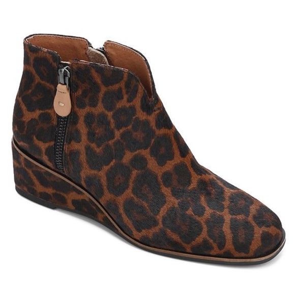 NWT Kenneth Cole Gentle Souls Ella Leopard Print Calf Hair Wedge Bootie - Sz 6.5 - Picture 2 of 16